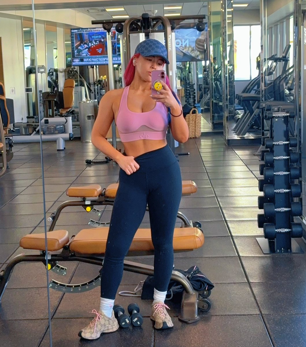 MinaShirakawa's tweet image. Vegas workout 💪✨
Casinos everywhere on the way to the gym — so sparkly🎰🎰🎰

#LasVegas #AEWDynamite