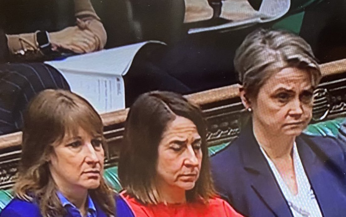 ramonagusta's tweet image. Starmer's Angels don't look too chirpy... 

#MandelsonEpstein