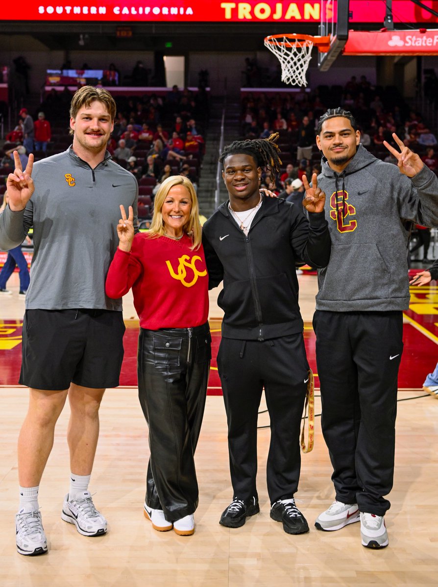 USC Football ✌️ tweet media