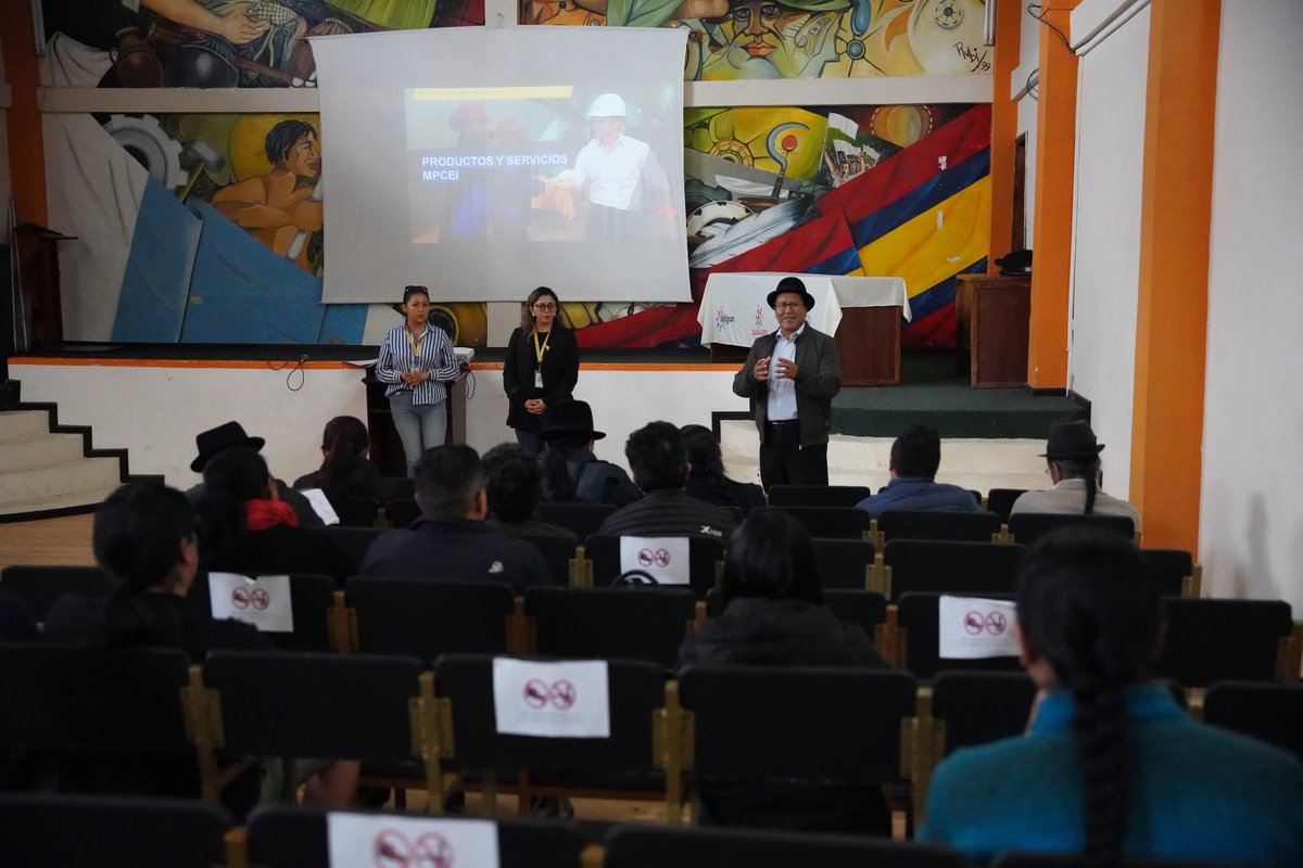 daniella_loag's tweet photo. Saraguro 📍 | Socializamos los productos y servicios del MPCEI 🤝 con prestadores turísticos y emprendedores del cantón, acercando herramientas que impulsan el desarrollo productivo y el turismo local 🌱✨🇪🇨 https://t.co/6yVNNsUNVl