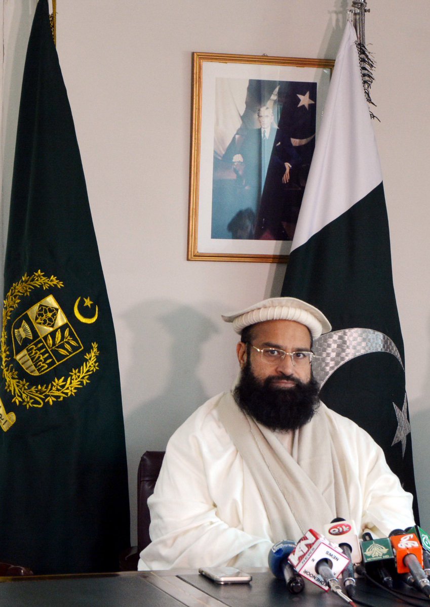 TahirAshrafi's tweet photo. رئيس مجلس علماء باكستان الشيخ طاهر أشرفي : دول العالم مشغولة بخدمة شعبها والدفاع عن مصالحها وحماية أراضيها وحدودها ، والمملكة العربية السعودية مشغولة بخدمة الإسلام والمسلمين والحرمين الشريفين وقاصديهما وتعزيز الأمن والإستقرار والسلام لشعبها وشعوب العالم العربي والإسلامي والدفاع عن قضايا الأمة ..