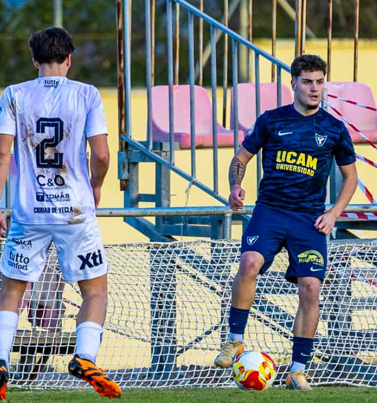 Nacional10x's tweet photo. 3º RFEF - J20

Dos juveniles (División de Honor) tuvieron presencia muy notoria y debut en filial UCAM Murcia CF. 

🔵Olek departió en XI inicial disputando la totalidad del choque. 

🟦Nacho Alandes sumó los últimos 15´ del choque

📷 @_gaphoto_ https://t.co/mXYkuWmYTo