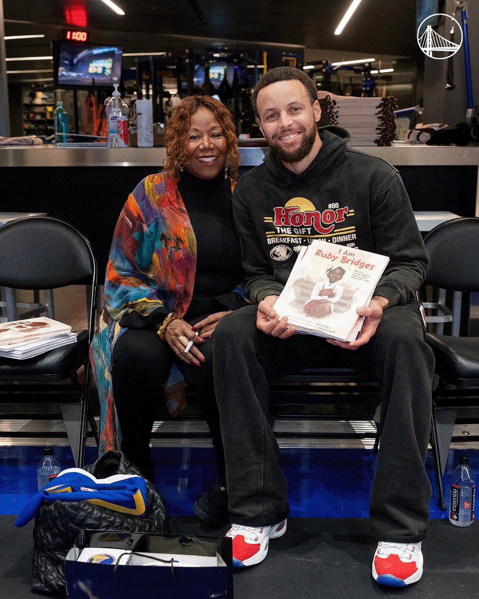 warriors's tweet image. Following last night's game, in celebration of Black Heritage Night and the NBA's celebration of Black pioneers throughout Black History Month, the Warriors had the honor of meeting Civil Rights icon Ruby Bridges.

In 1960, at just six years old, Ruby helped change the course of…