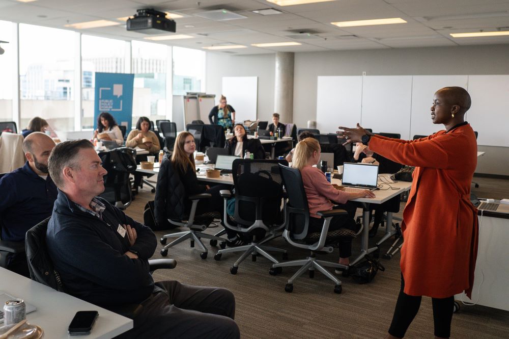 ppforumca's tweet photo. Meet Shingai Manjengwa (@TJido), program director for PPF Academy’s AI Advantage workshop! 

In addition to her role as Senior Director of Education & Development at @Mila_Quebec, Shingai is a PPF Fellow, a data scientist by training, an award-winning educator and a trailblazer in digital transformation across sectors. 

Shingai is also the founder of @fireside_info, a company that teaches #AI skills and data literacy to everyone from policymakers to high school students. She also previously led technical education at the Toronto-based @VectorInst.