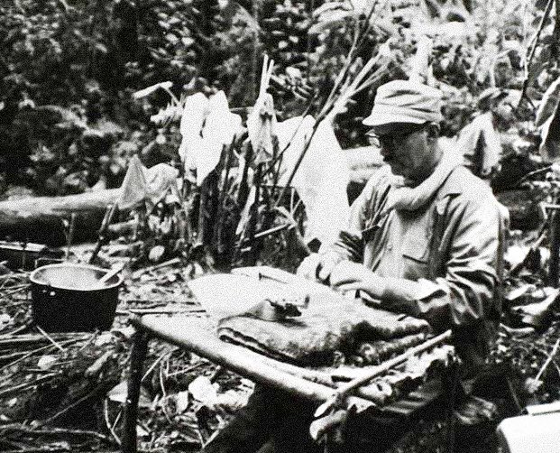 #MemoriasFarianas
El comandante Jacobo Arenas con su máquina de escribir “La Rotativa” en el año de 1965 en Riochiquito, hoy conocido como Tierradentro, departamento del Cauca.