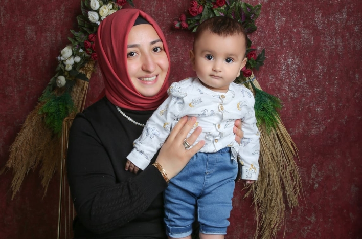 14 aylık bebeğiyle birlikte üç aydır Eskişehir L Tipi Cezaevi’nde tutuklu bulunan ev hanımı Merve Saydan’ın eşi Abdullah Saydan:

"Çaresizlik nedir diye soran olursa beni düşünsün. On yıl sonra iki çocuğun oluyor ama onlar için hiçbir şey yapamıyorsun. İçeridekileri