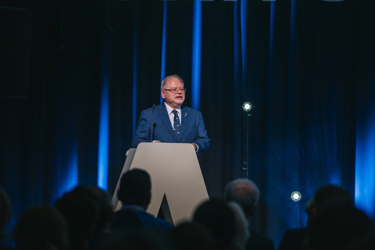 Queen's University tweet media