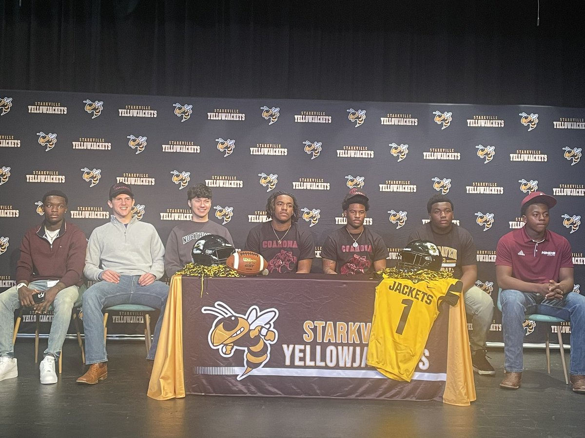 robbiefaulkSDN's tweet photo. It’s the Starkville Yellow Jackets’ turn on Signing Day. 

DB Kylin Boyd - Coahoma CC
WR Davis Harrelson - Coahoma 
Manager Hayes Montfort - Northwest 
LB Kaesen McQuiller - Coahoma 
ATH A’Braylen Jenkins - Coahoma 
OL Kylan Sherrod - Belhaven 
P Jamarion Reese - Hinds https://t.co/J8ktfYle8i