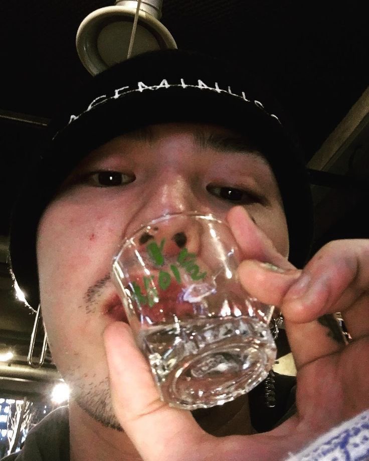 jiyongyaoi's tweet image. this genre of gdragon selfies