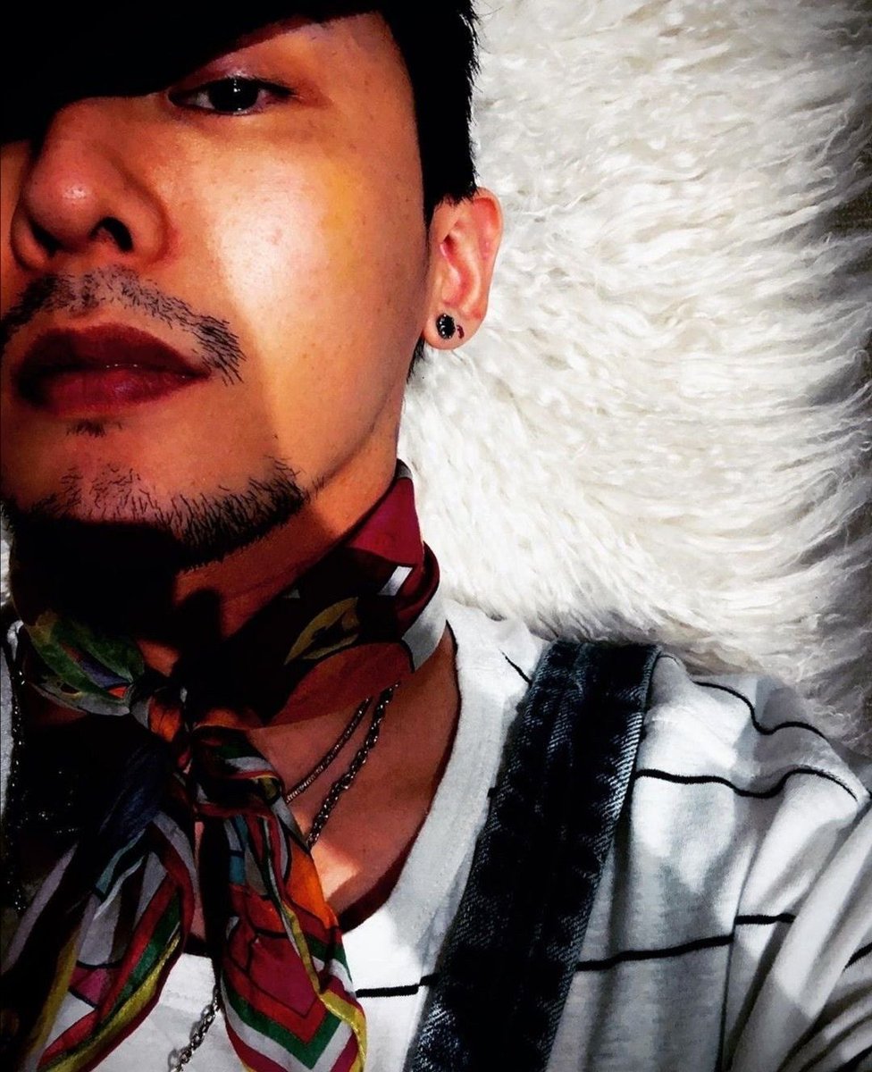 jiyongyaoi's tweet image. this genre of gdragon selfies