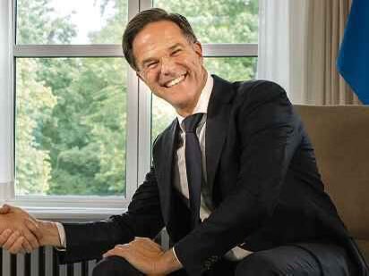 Mini-Untersuchung zu Mark Rutte

📌Der NATO-Chef sagte kürzlich folgendes:

„Wir müssen auf einen Krieg in dem Ausmaß vorbereitet sein, den unsere Großväter und Urgroßväter erlebt haben …“

👉Zu Rüttes Worten darüber, welchen Krieg seine Großväter und Urgroßväter erlebt hätten: