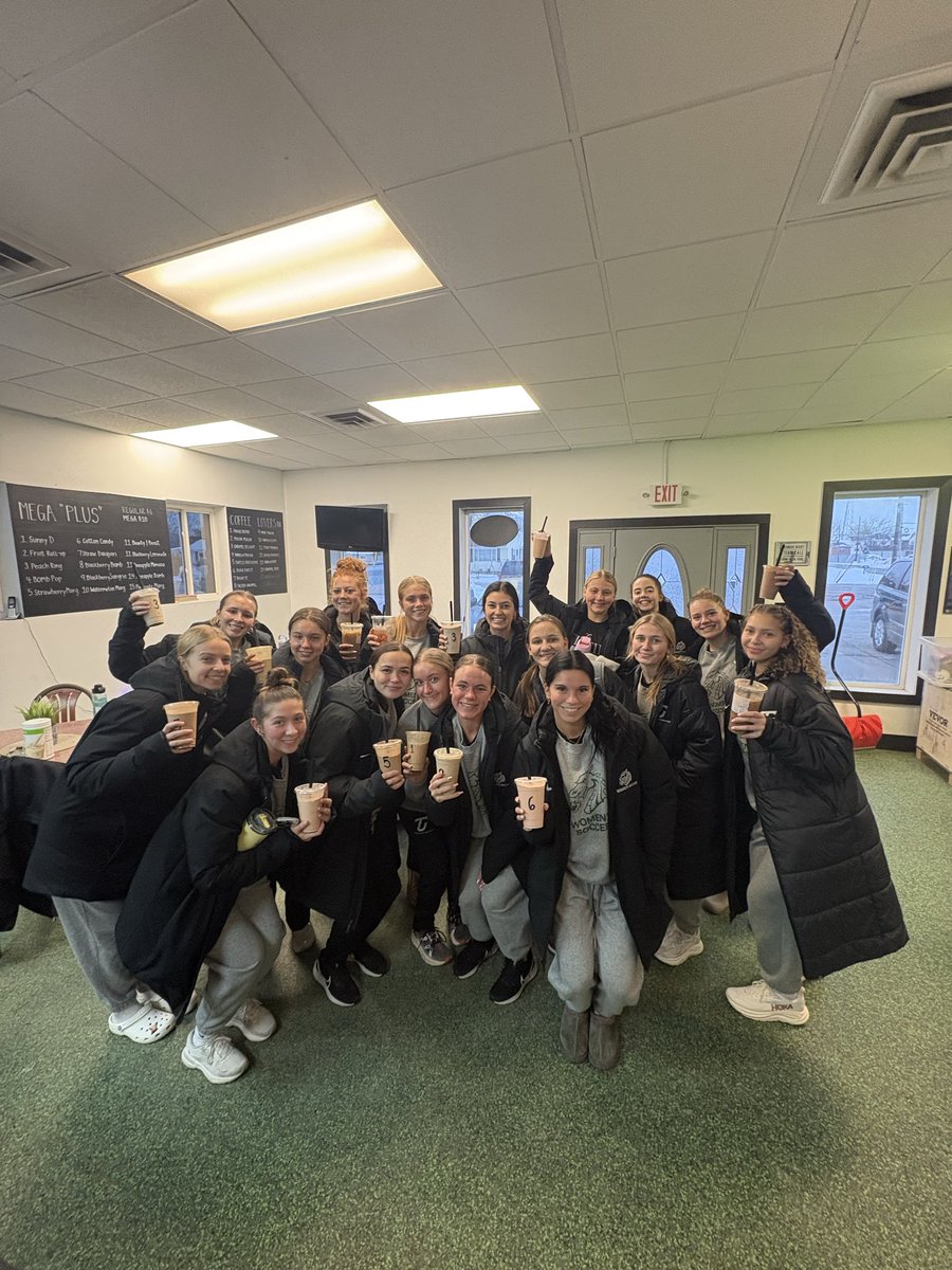 TuWnsSoccer's tweet photo. Great way to start #womeninsportsday 

Thanks you Best Break for the Cardio Drumming class and drinks!🧋🥁✨🐉

#tiffinsoccer #godragons #bestbreak https://t.co/2ZNe0bENlD