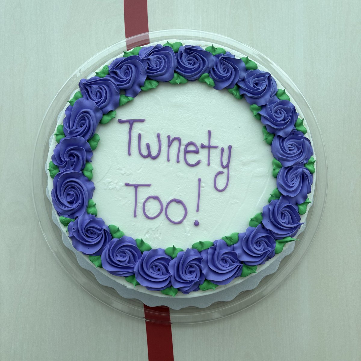 Y’all look at this birthday cake Fantst got me, how do you even mess this up 😭