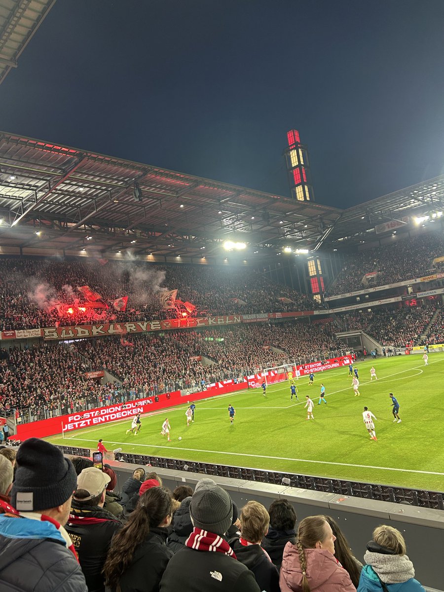 Unsere U19 mit mehr Fans im Stadion als die halbe Bundesliga 🔴⚪️❤️