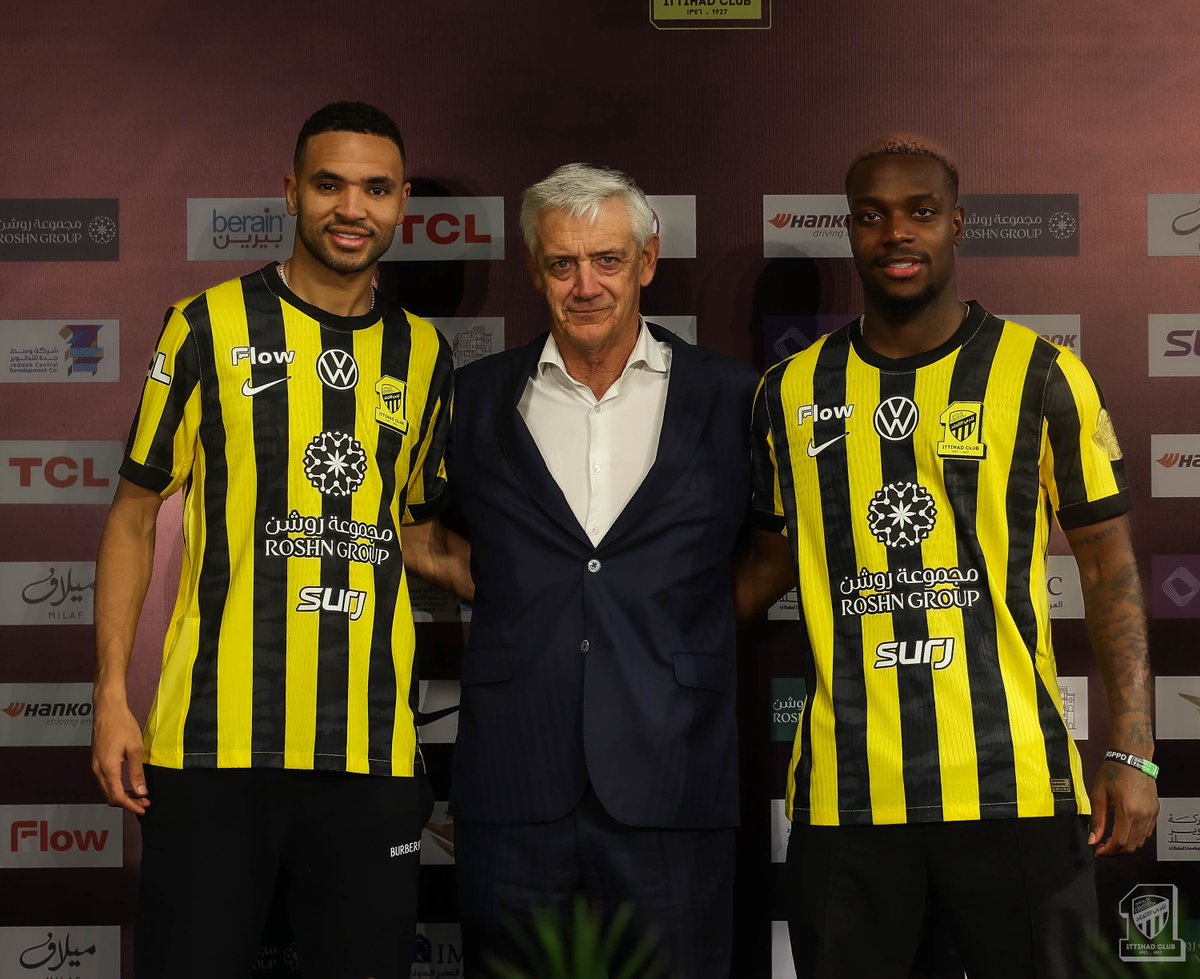 📸| من مراسم التوقيع ✍️