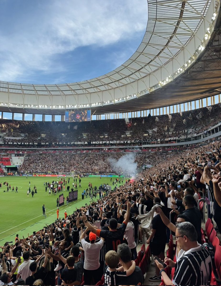 vini_developer2's tweet image. - Rio de Janeiro, 1976
- Tóquio, 2012
- Londres, 2026
- Brasília, 2026
Quatro invasões corinthianas que mostram bem o poder do clube e principalmente da torcida
E o mais surreal: Brasília e Londres as duas invasões aconteceram no mesmo dia/horário, isso deveria virar documentário