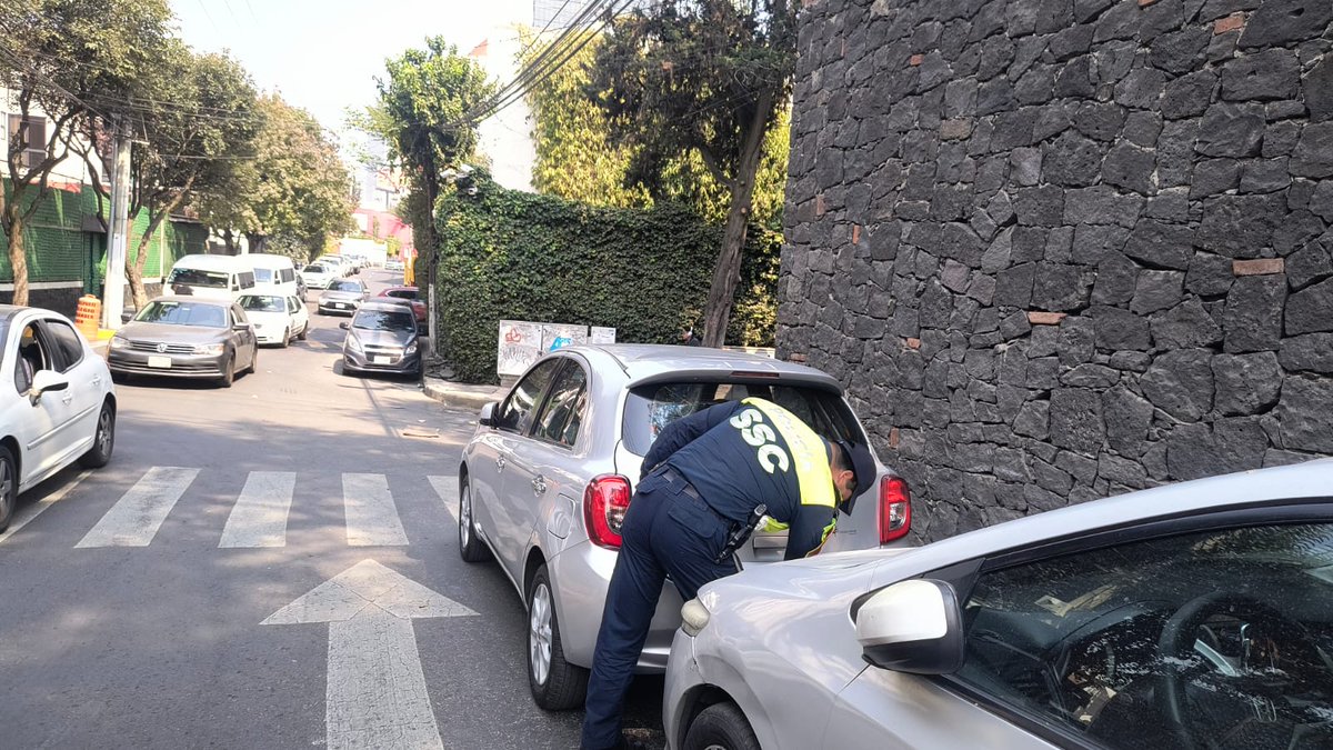 #TRANSITO Agradecemos a la <a href="/SSC_CDMX/">SSC CDMX</a> <a href="/OVIALCDMX/">OVIAL_SSCCDMX</a> <a href="/UCS_GCDMX/">Unidad de Contacto del Secretario SSC CDMX</a> y el Secretario <a href="/PabloVazC/">Pablo Vázquez Camacho</a> las sanciones a los vecinos que se estacionan donde no deben en la calle de Avenida de Las Flores y Barranca de Pilares en la colonia #FlorDeMaria en la <a href="/AlcaldiaAO/">Alcaldía Álvaro Obregón</a> en la zona de #LasAguilas y
