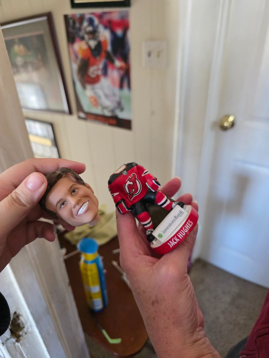 Breaking News! #NJDevils 
Jack Hughes suffers upper body injury. He will be  day-to-day
🤣🤣 sorry Jack