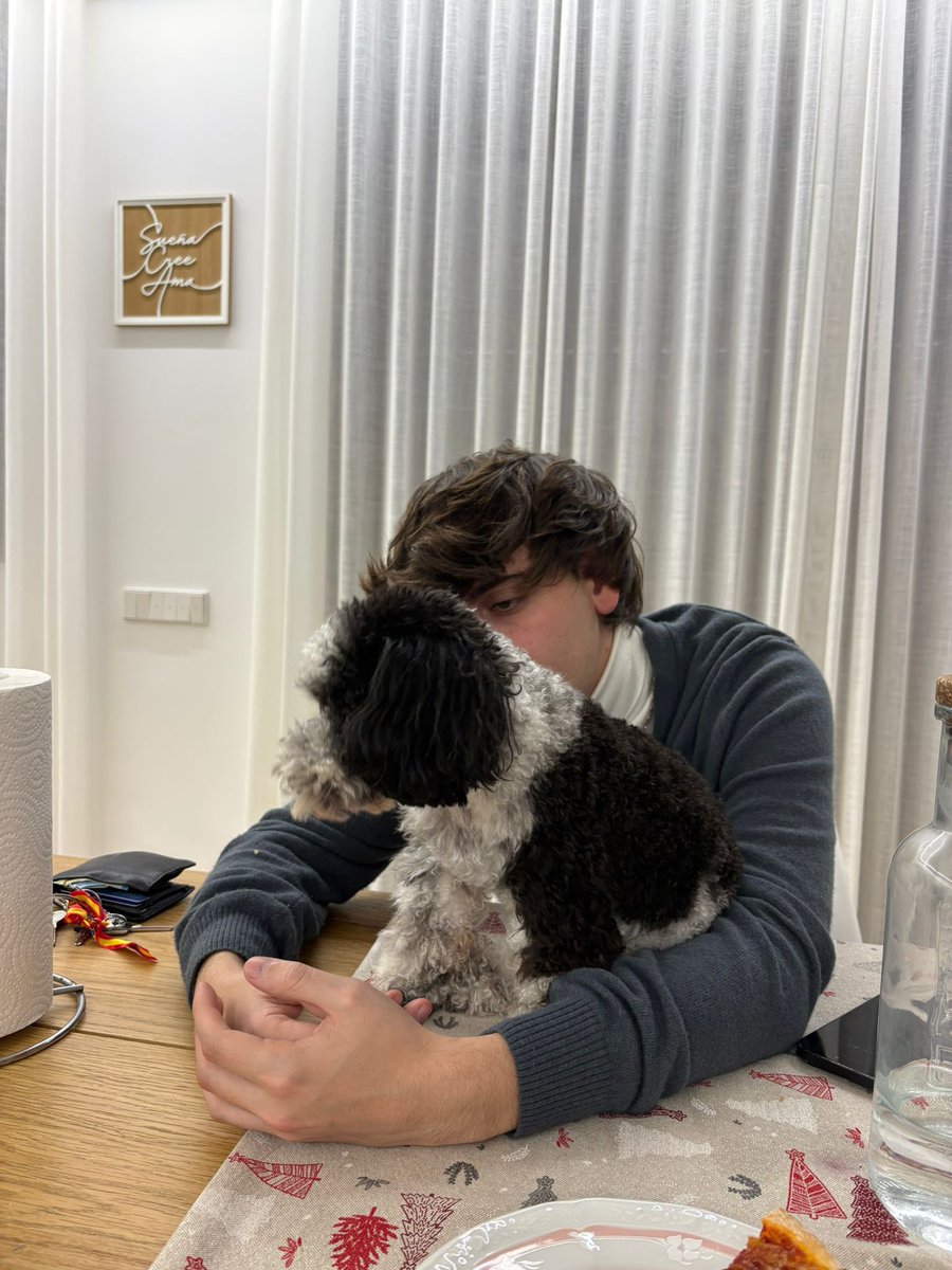 Luciendo los tatuajes de un pasado bucanero
de un velero al abordaje de un, de un no te quiero querer