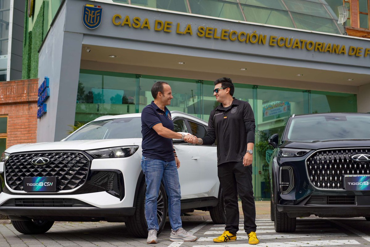 FEFecuador's tweet image. 🙌 La Federación Ecuatoriana de Fútbol recibió vehículos, gracias a Chery, como parte de un acuerdo orientado a fortalecer la operatividad y la gestión institucional.

🔝 Esta entrega se enmarca en un contrato con vigencia de cinco años, que inició en noviembre de 2025 y se…