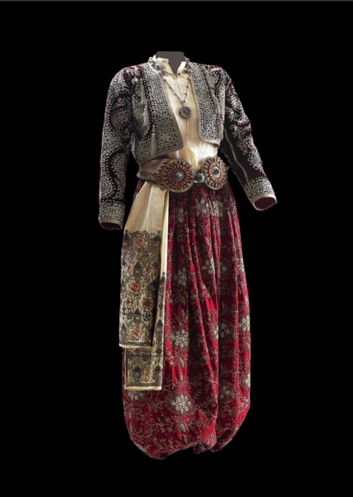 Giysinin giyilmiş hali, aynı zamanda Osmanlı şehir modasını yansıtır