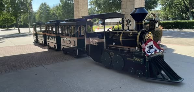partymagictx's tweet image. Toddlers scream with joy. Teenagers pretend they're too cool then ride it three times. Grandparents hop on grinning ear to ear.
Our trackless train rentals are the all-ages party rental DFW didn't know it needed.

📞 817-800-8618
inflatablepartymagictx.com/category/track…

 #InflatablePartyMagic