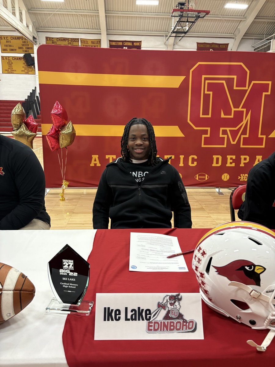 Cardinal Mooney Football tweet media