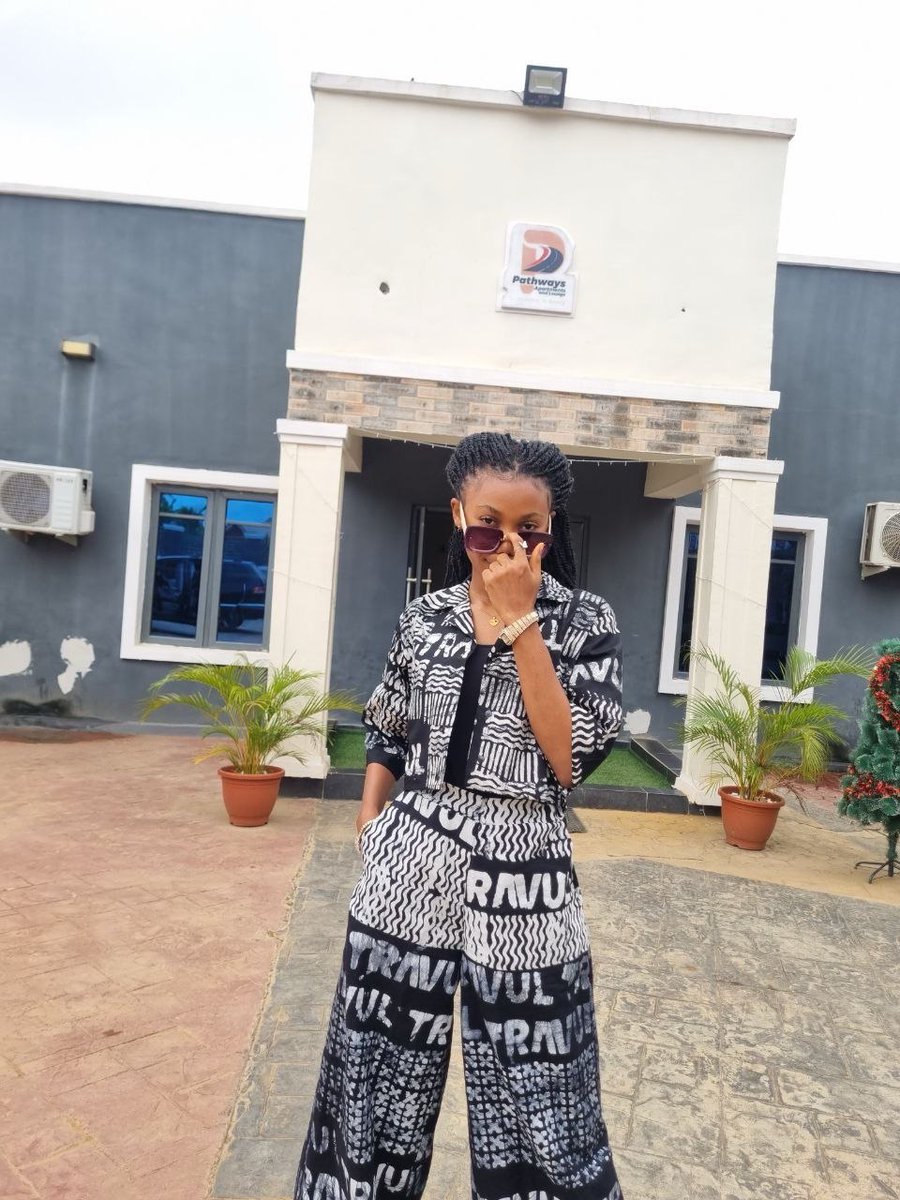 LawritaAdams's tweet photo. Hey February 👋 Is that you

This month we are learning to face small challenges consistently to build resilience.

Who is in with me ? ##LifestyleByLawrita 
#SabiGirlHomeComing https://t.co/CJny1QsPvz
