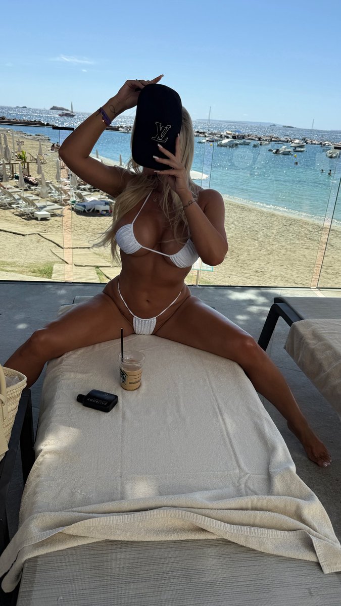 noele_nati0007's tweet image. Missing Summer 🥺. #SummerVibes #BikiniSeason #BeachDay