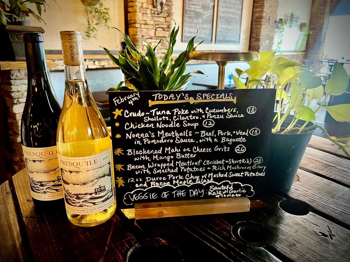 the_blindmule's tweet photo. Come see us at The Blind Mule! Winter Menu, Comfort Food Specials, and Wine Flights in our cozy space make for a perfect night out.#wnc #heartofbrevard #eatlocal #blindmule #brevardnc #transylvaniacounty https://t.co/nSr2qvlk17