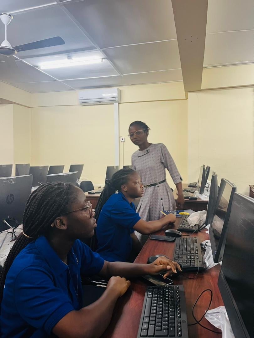 🔥🔥🔥🔥🔥
Work has started, moments captured 📸💻 Women in Tech is live—don’t watch from afar, join us!

COMPSSA 🤍💙