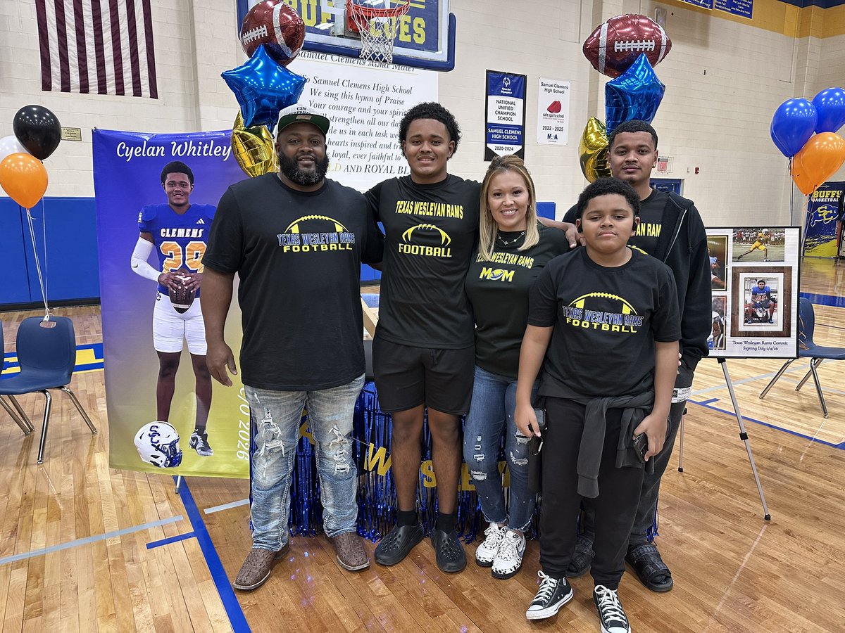 Cyelan_Whitley's tweet photo. ✍🏽🐏
@TxWesFootball @ClemensBuffsFB @SCUCISD https://t.co/Yad7NmkQrw