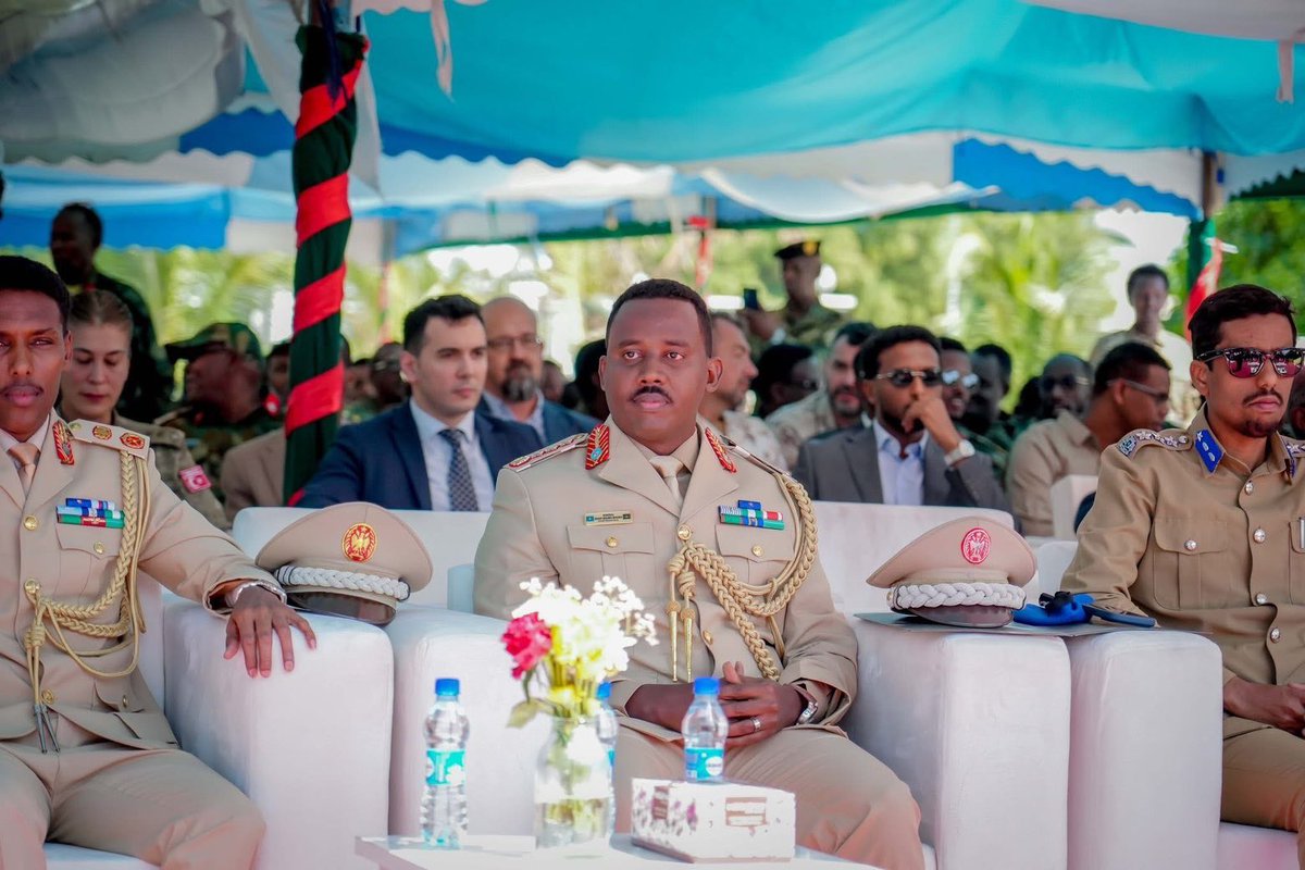 Wxaa maanta si rasmi ah ulawareegay xilkii 𝐓𝐚𝐥𝐢𝐲𝐚𝐡𝐚 𝐂𝐢𝐢𝐝𝐚𝐧𝐤𝐚 𝐱𝐨𝐨𝐠𝐚 𝐝𝐚𝐥𝐤𝐚 𝐒𝐨𝐦𝐚𝐥𝐢𝐚 𝙱𝚛𝚒𝚐. 𝙶𝚎𝚗. 𝙸𝚋𝚛𝚊𝚑𝚒𝚖 𝙼𝚘𝚑𝚊𝚖𝚎𝚍 𝙼𝚊𝚑𝚖𝚘𝚞𝚍. 

Brig. Ibrahim waa nin aan aqoon dheer uleyaahay juhdiga &amp; waqtiga uu galiyey ciidannimada. Waa nin