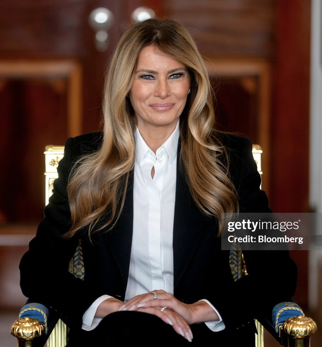 MELANIAJTRUMP's tweet image. Queen