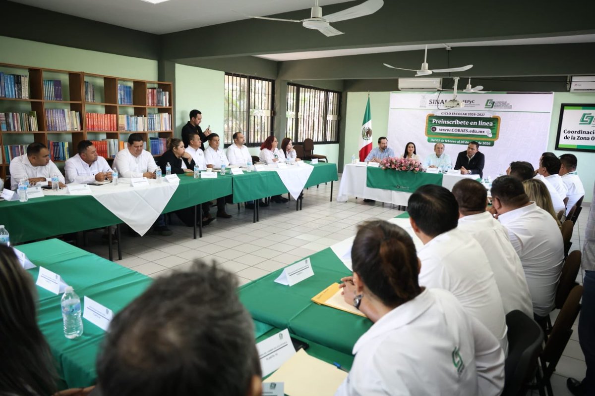 #NoticiasCOBAES | En gira de trabajo, el director general de COBAES, <a href="/SanInzunza/">Santiago Inzunza Cazares</a>, se reunió con directivos de la Zona 05 y los convocó a redoblar esfuerzos para mantener bajos índices de abandono escolar, en el inicio de las preinscripciones en línea 2026-2027.