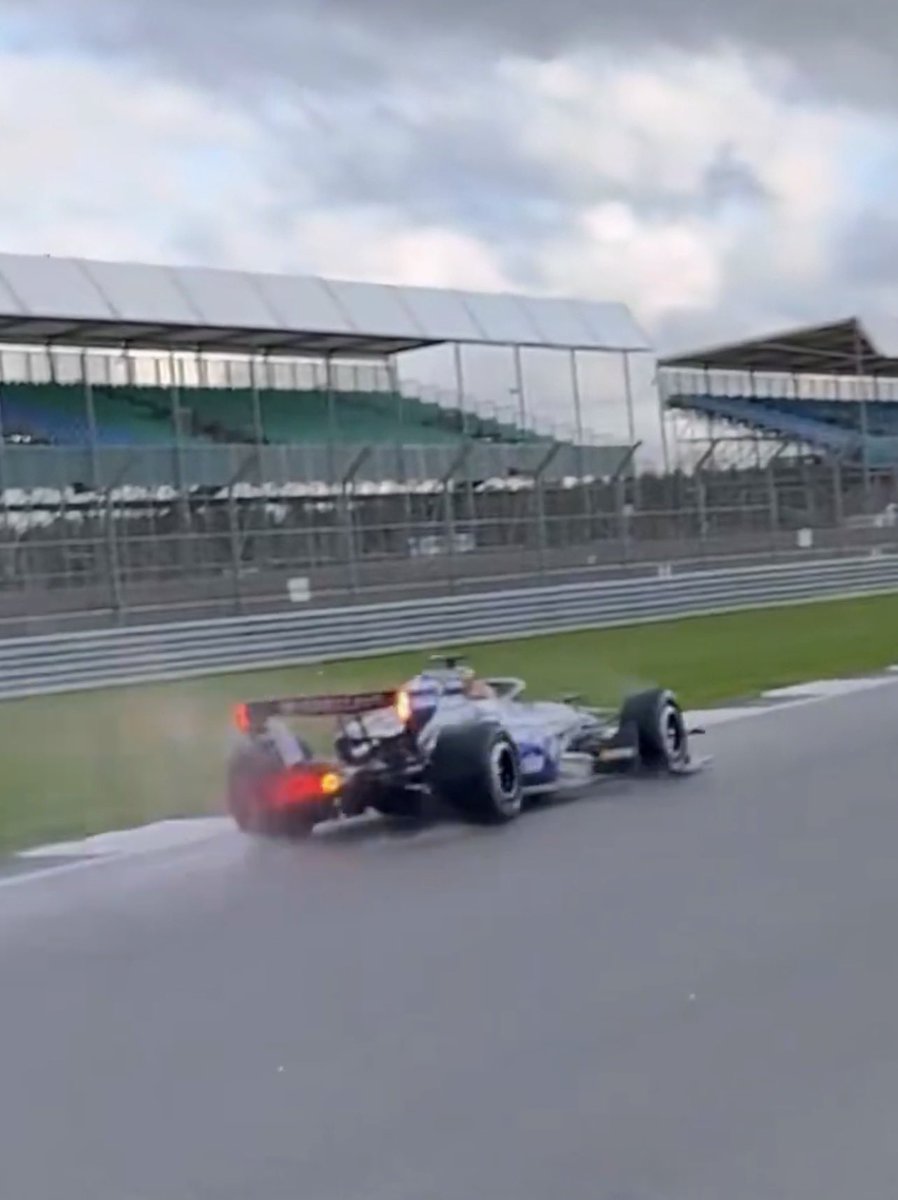 robertofunoat's tweet image. In attesa di qualche foto più nitida #F1 #Williams #FW48