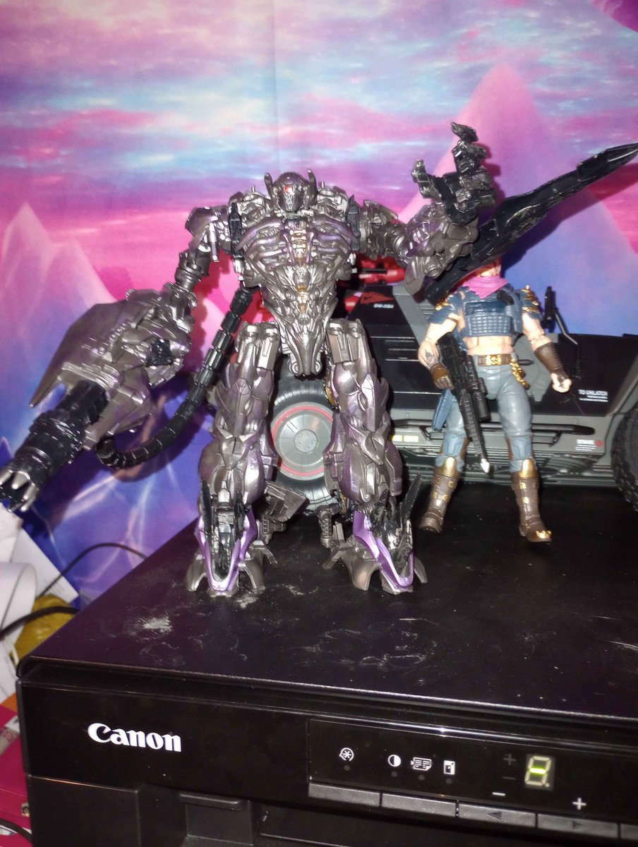 ReverendRuin's tweet image. Another Action Figure, this time from the #Transformers brand from @Hasbro 

SHOCKWAVE from Transformers 3, Dark of the Moon.

#actionfigure #plasticcrack