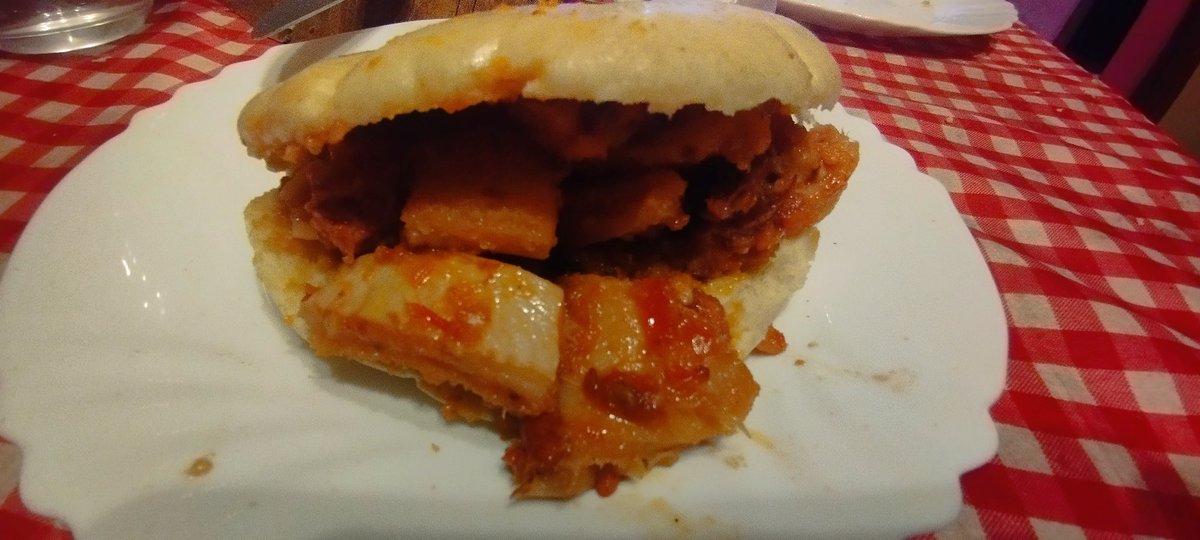 Callos en pa de pita. I no, tampoc es IA.