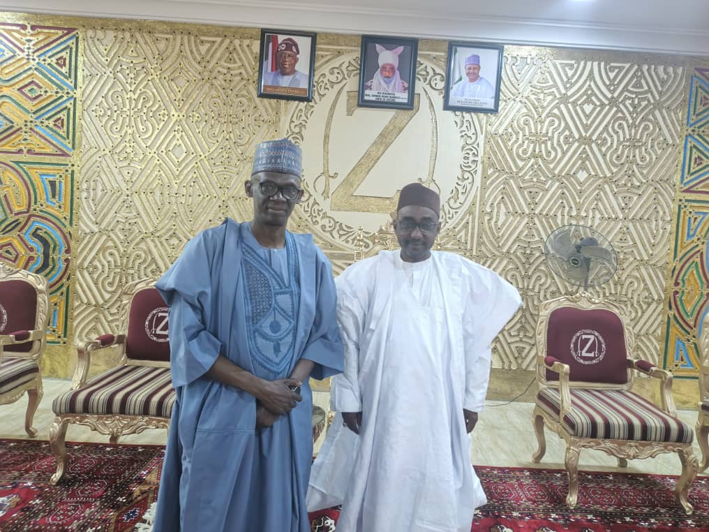 abuzaria4all's tweet image. ABU management team pays thank-you visit to Emir of Zazzau
   
. For fatherly support during the institution's 45th Convocation Ceremonies

Read full story 👇👇👇
facebook.com/share/p/1AXsLQ…