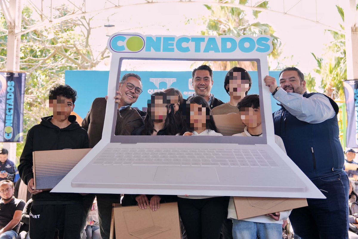 AlertaQro's tweet image. 🔹💻Entrega alcalde de Querétaro más de mil computadoras en #SantaRosaJáuregui

📚👩‍💻La entrega fue para estudiantes y emprendedores con el programa “#Conectados”. ⬇️ 

wp.me/p8iMZT-11TY