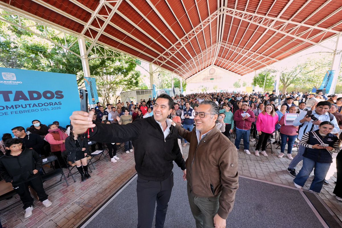 AlertaQro's tweet image. 🔹💻Entrega alcalde de Querétaro más de mil computadoras en #SantaRosaJáuregui

📚👩‍💻La entrega fue para estudiantes y emprendedores con el programa “#Conectados”. ⬇️ 

wp.me/p8iMZT-11TY