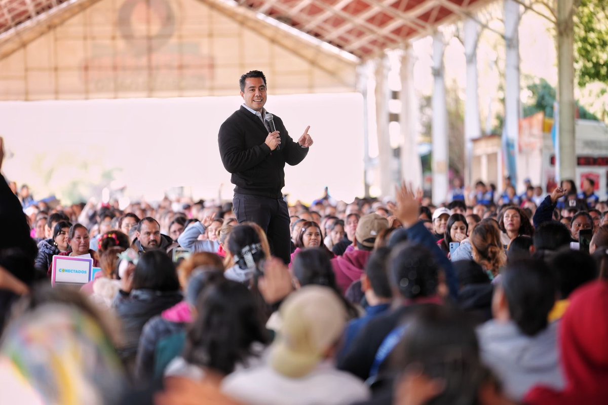 AlertaQro's tweet image. 🔹💻Entrega alcalde de Querétaro más de mil computadoras en #SantaRosaJáuregui

📚👩‍💻La entrega fue para estudiantes y emprendedores con el programa “#Conectados”. ⬇️ 

wp.me/p8iMZT-11TY