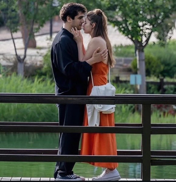 اعشق هالصور بشكل كبيرر تفاصيلها تاسرني 🧡❤️‍🔥
#AfraSaraçoğlu  #MertRamazanDemir  #afram <a href="/mertramazandem/">mertramazandemir</a>