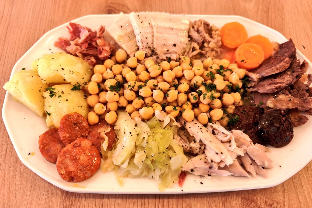 Mr_Abraham_'s tweet photo. TABERNA MALDITAHERIDA (Prosperidad, Madrid)

Una agradable sorpresa el cocido madrileño del menú del día por 13,5€.
No esperaba encontrar un cocido tan rico por este precio. Recomendable. https://t.co/9KCRnyt0zp