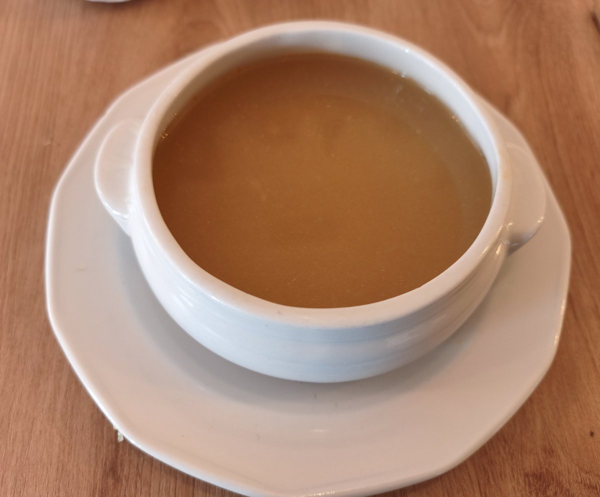 Mr_Abraham_'s tweet photo. TABERNA MALDITAHERIDA (Prosperidad, Madrid)

Una agradable sorpresa el cocido madrileño del menú del día por 13,5€.
No esperaba encontrar un cocido tan rico por este precio. Recomendable. https://t.co/9KCRnyt0zp