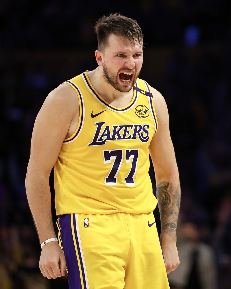 BleacherReport's tweet image. The Mavs turned Luka into:

➖Max Christie
➖Khris Middleton
➖AJ Johnson
➖Malaki Branham
➖Marvin Bagley III
➖Lakers 2029 1st-RD pick
➖Thunder 2026 1st-RD pick
➖Warriors 2030 protected 1st-RD pick
➖Suns 2026 2nd-RD pick
➖Bulls 2027 2nd-RD pick
➖Rockets 2029 2nd-RD pick…
