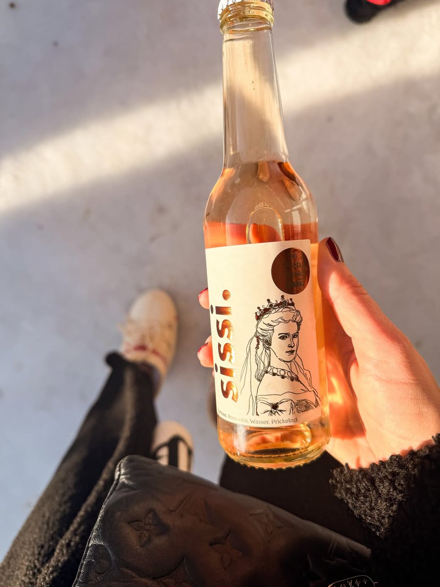 ShakinHasin's tweet photo. Enjoying the perfect combo: a cold drink and a rugged adventure vehicle
Cheers to good vibes and unforgettable moments

#WinterAdventures
#Cheers 
#RuggedBeauty https://t.co/qFQXWZqsNM
