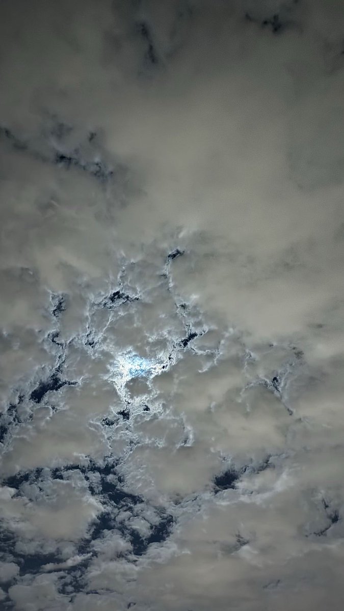 dextr_8's tweet photo. 🌒 https://t.co/Ke2rPU5XHE
