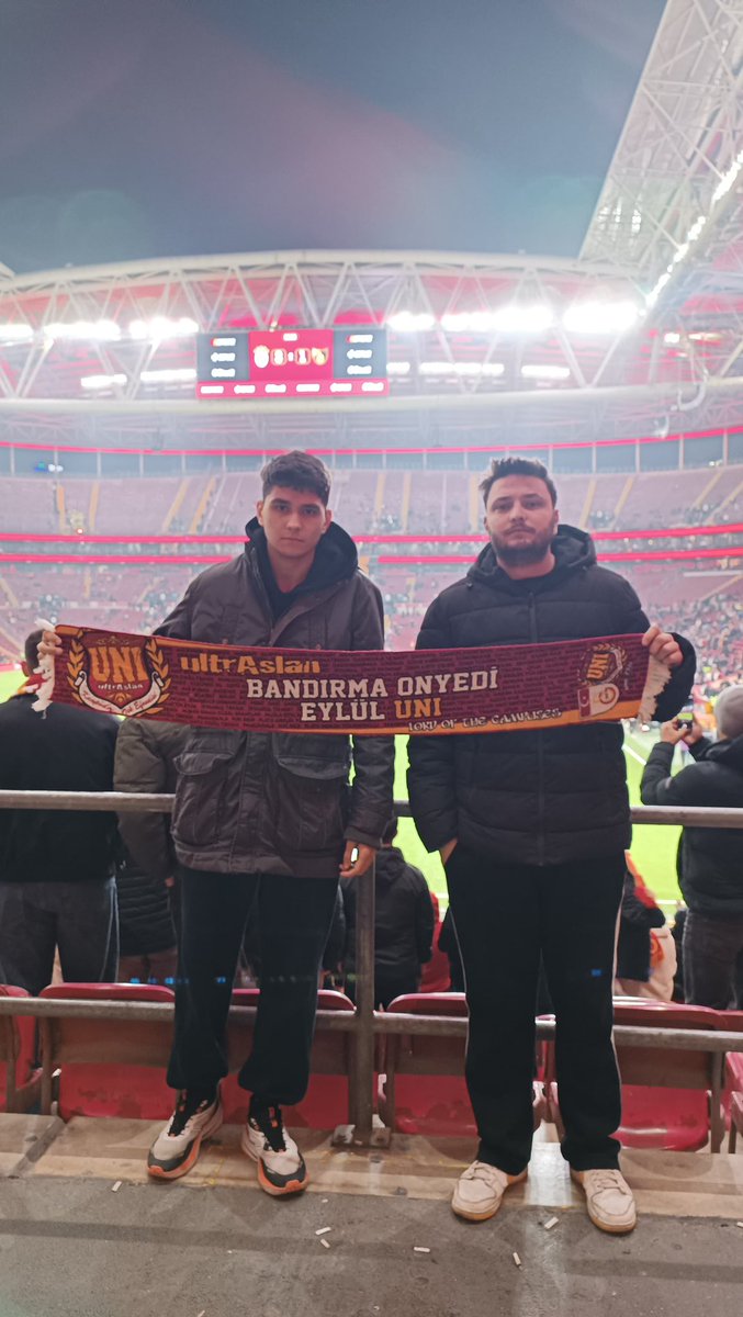 KALKSIN ELİMİZDE KUPALAR!

Galatasaray'ımızı istanbulspor karşısında Sami Yen'de yalnız bırakmadık.

#ultrAslanUNI
#MarmaraBölge