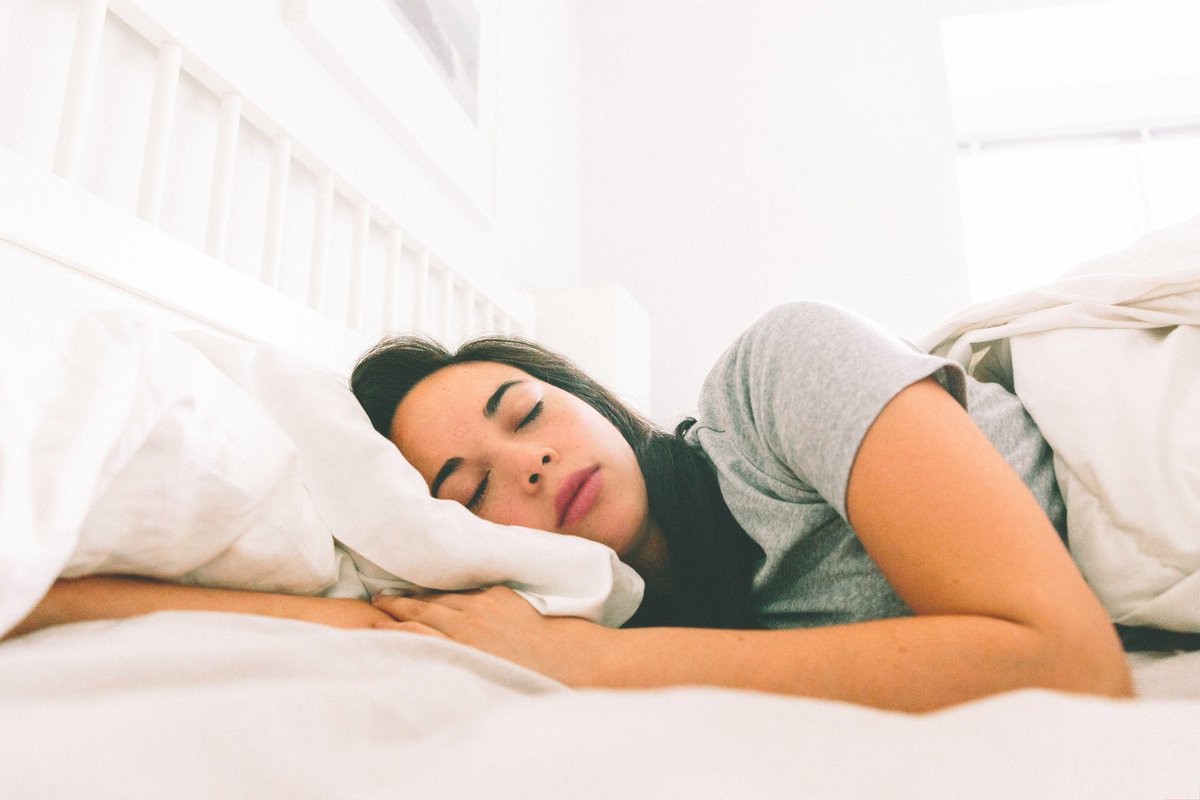 Virgili7's tweet photo. 4.
Puc dir, per exemple, ‘Vaig a dormir a les onze’ per a fer saber que cada dia (o habitualment) ho faig en aquesta hora. I, per tant, també ho faré avui. En aquest context, no cal dir que ‘Aniré a dormir a les onze’.

Si ho feu córrer, ajudareu a fer conèixer la nostra llengua. https://t.co/FqgPUBjCrV